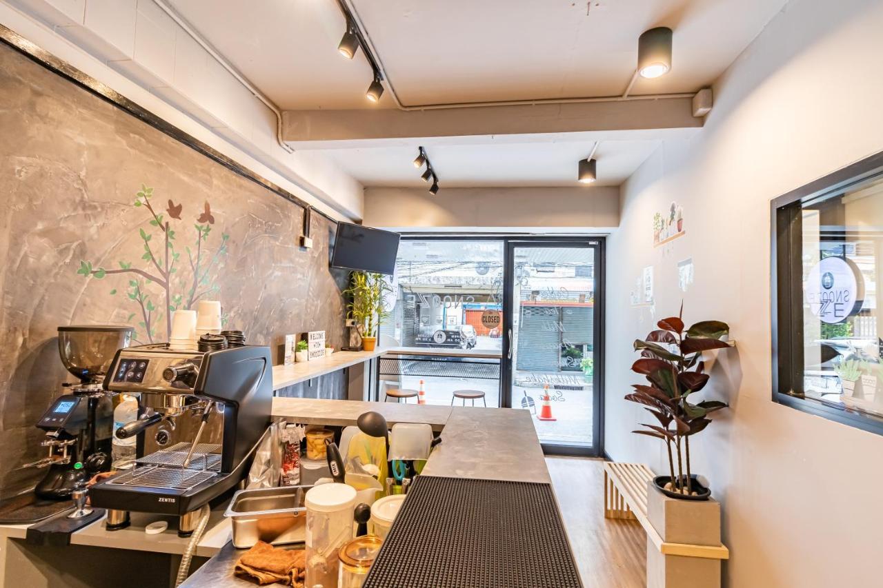 Snoozzze Hostel ใกล้รถไฟฟ้า ย่านบางรัก (Adults Only) Bangkok Exterior foto