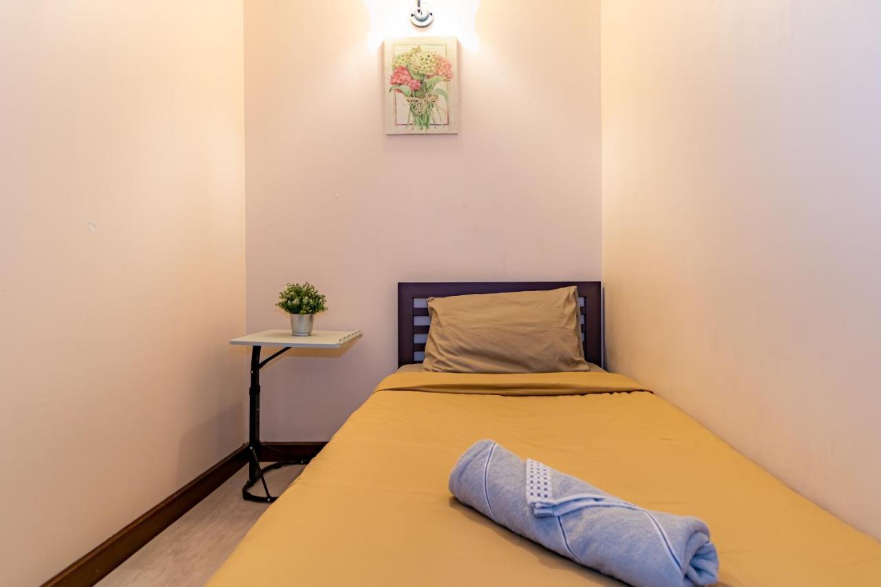 Snoozzze Hostel ใกล้รถไฟฟ้า ย่านบางรัก (Adults Only) Bangkok Exterior foto